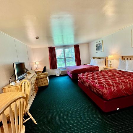 Rodeway Inn & Suites Brunswick Near Hwy 1 Eksteriør billede