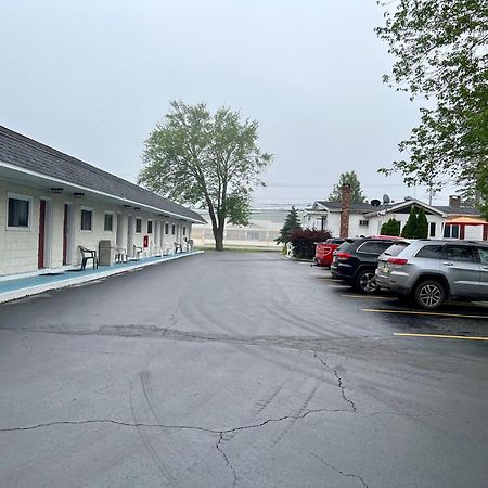 Rodeway Inn & Suites Brunswick Near Hwy 1 Eksteriør billede
