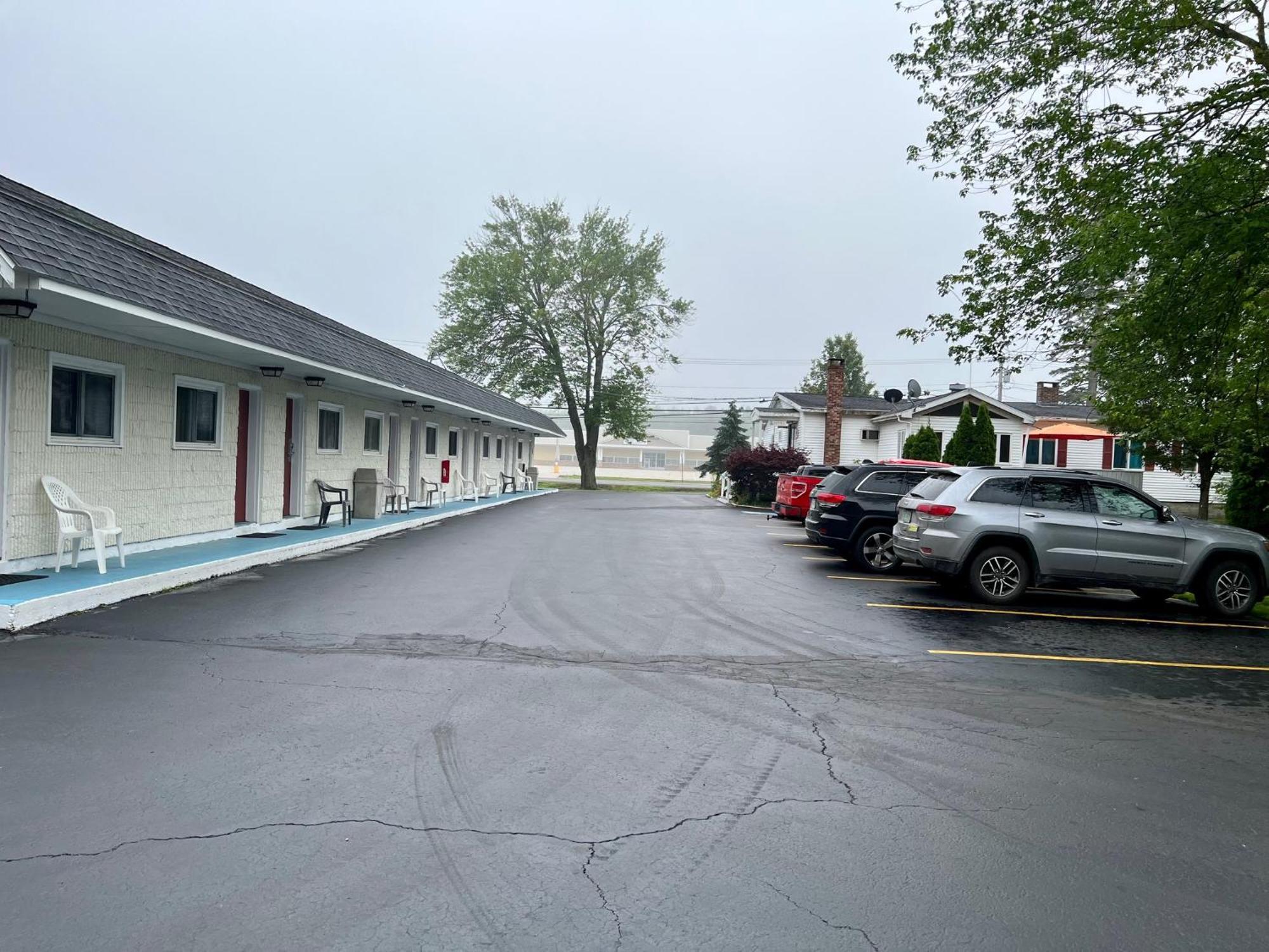 Rodeway Inn & Suites Brunswick Near Hwy 1 Eksteriør billede