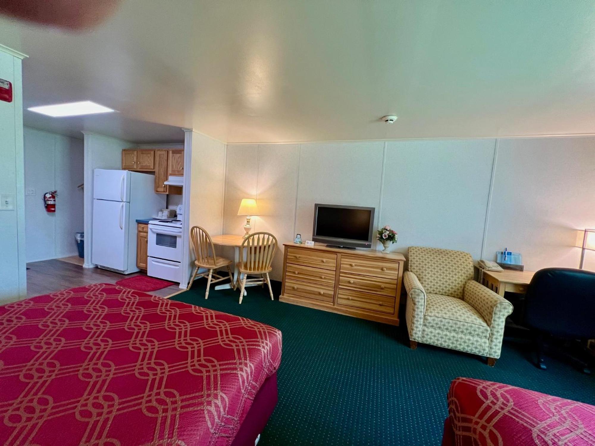 Rodeway Inn & Suites Brunswick Near Hwy 1 Eksteriør billede