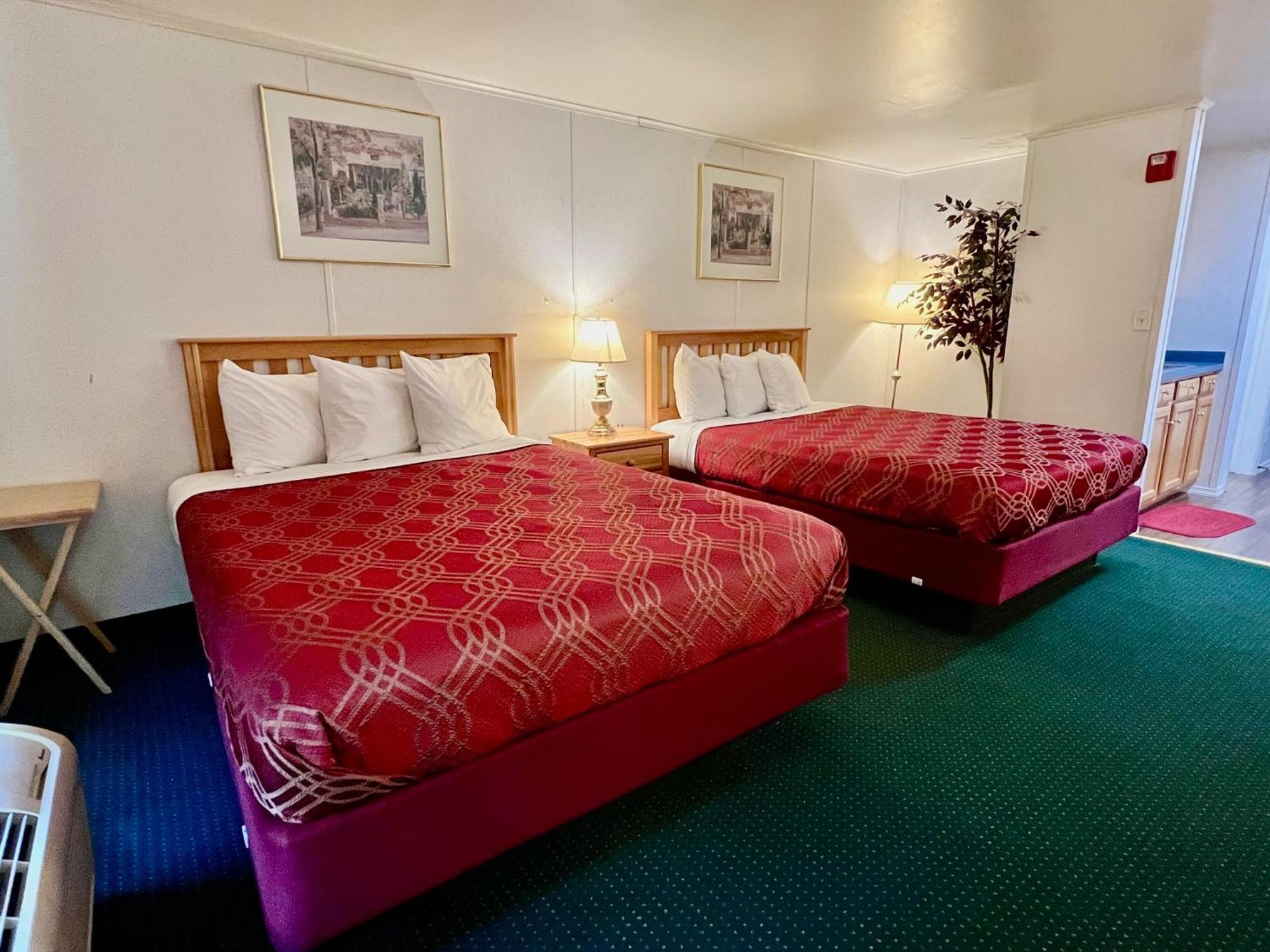 Rodeway Inn & Suites Brunswick Near Hwy 1 Eksteriør billede