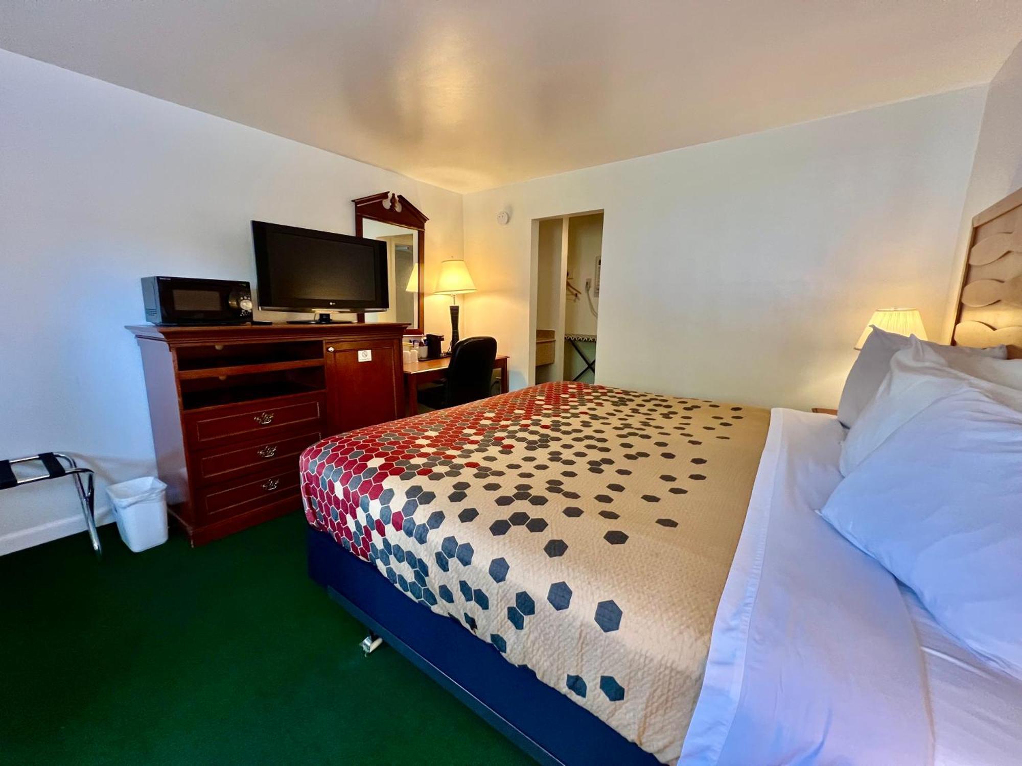 Rodeway Inn & Suites Brunswick Near Hwy 1 Eksteriør billede