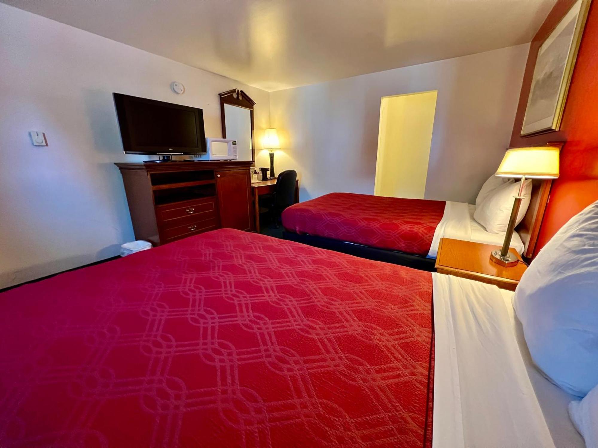 Rodeway Inn & Suites Brunswick Near Hwy 1 Eksteriør billede