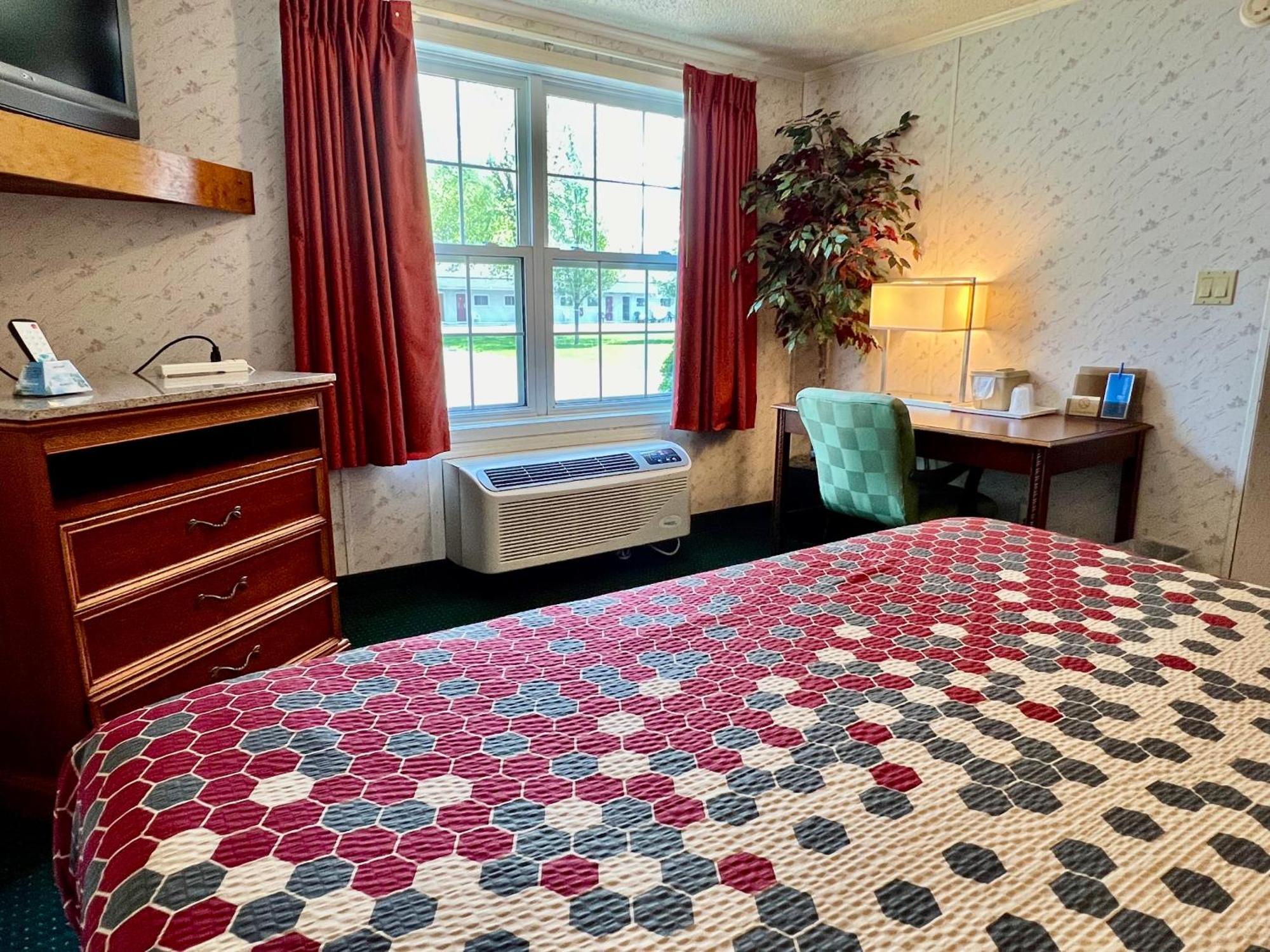 Rodeway Inn & Suites Brunswick Near Hwy 1 Eksteriør billede